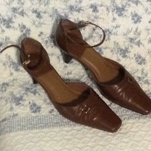 Ladies Heels Life Stride Size 10